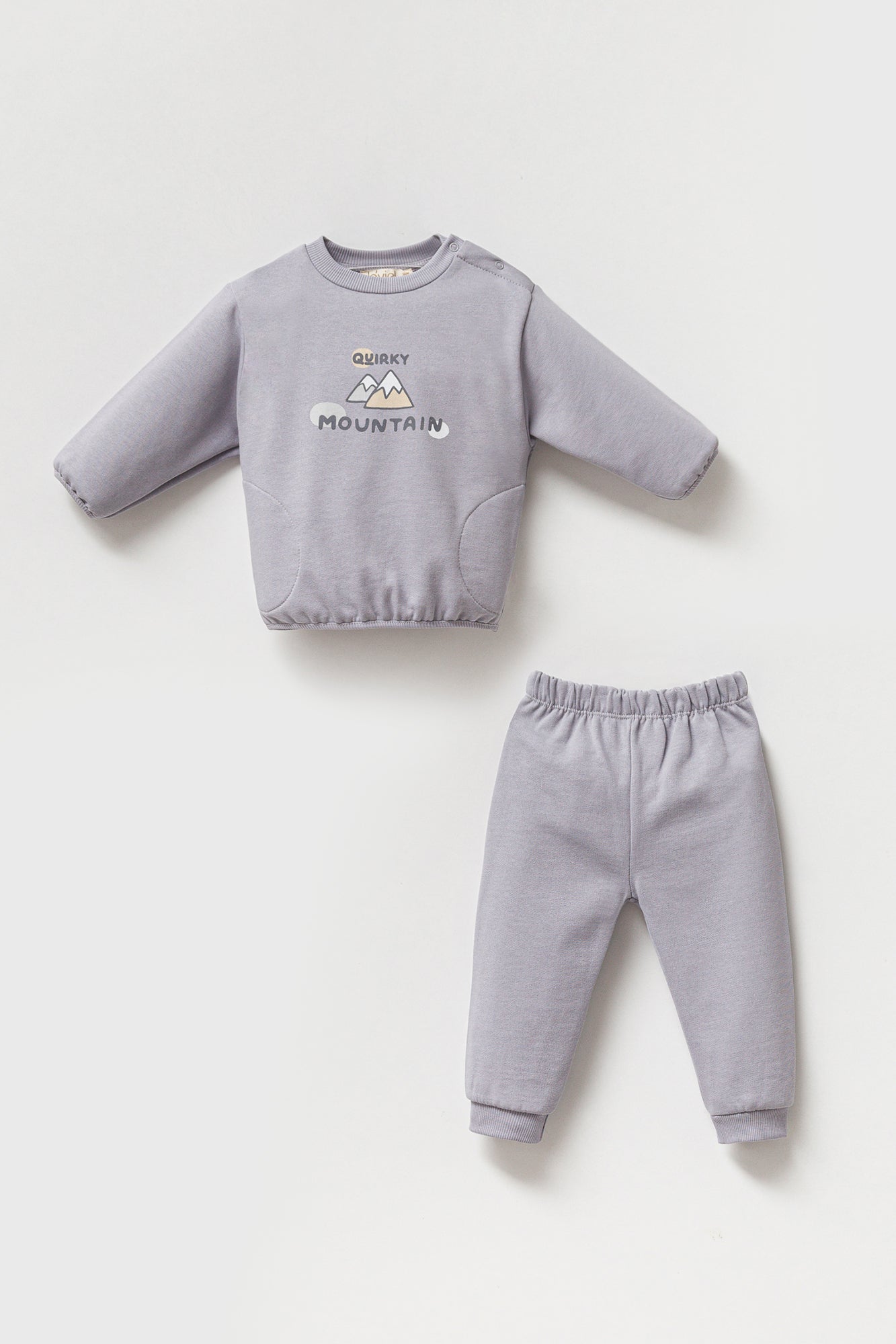 Set mit Sweatshirt und Jogginghose