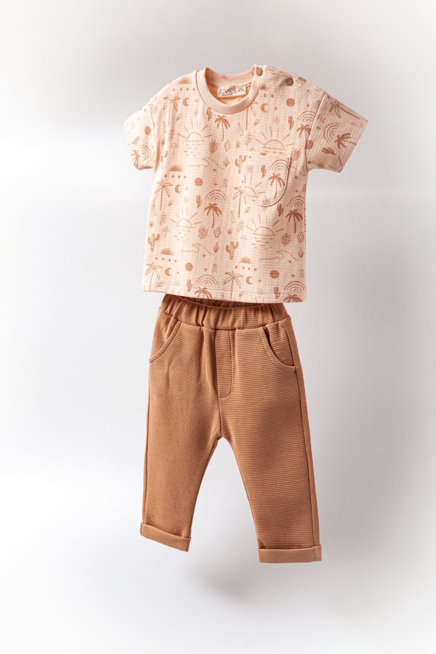 T-shirt mit Strandmotiv und Hose