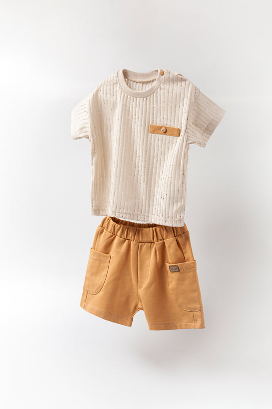 T-shirt mit Lochmuster und Shorts