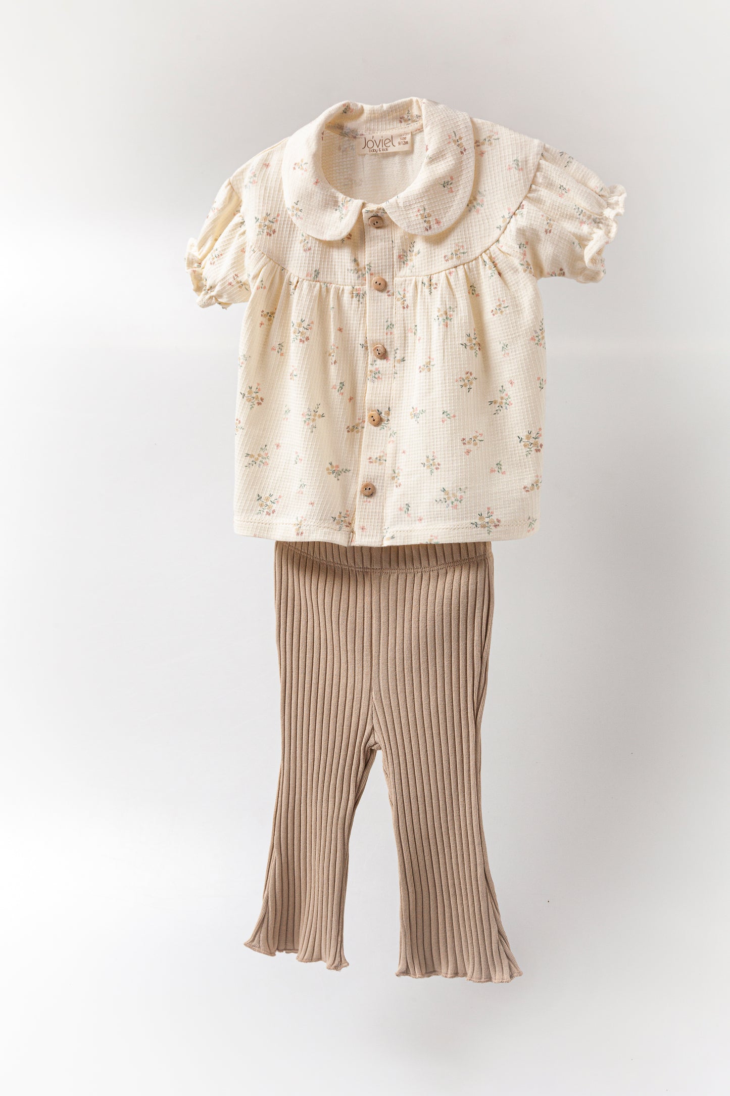 Blusenshirt mit Blumenmotiv und Hose