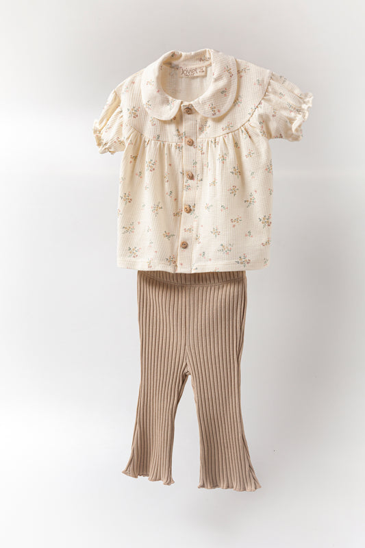 Blusenshirt mit Blumenmotiv und Hose