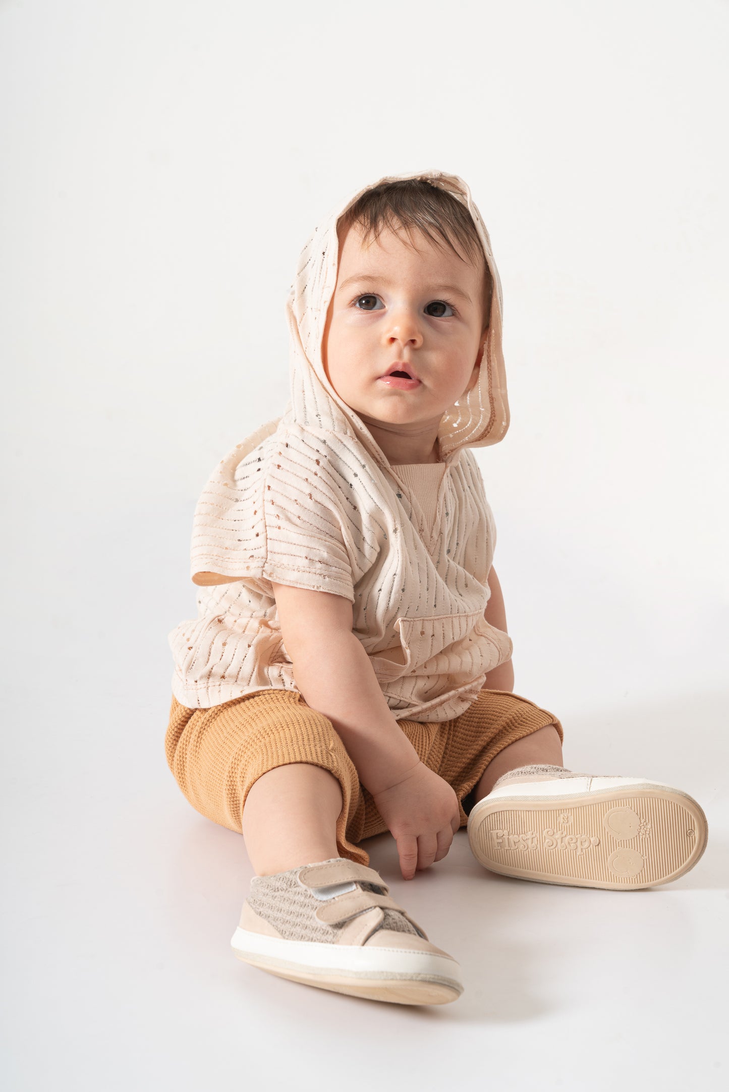 T-Shirt mit Kapuze und Shorts