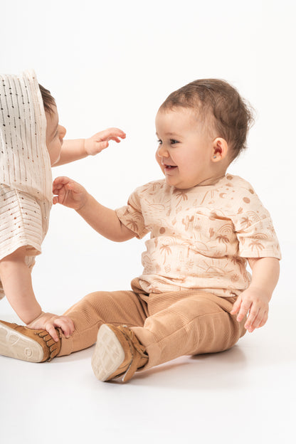T-shirt mit Strandmotiv und Hose